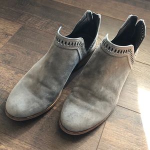 Vince Camuto Ankle Boots 7.5 Grey Suede